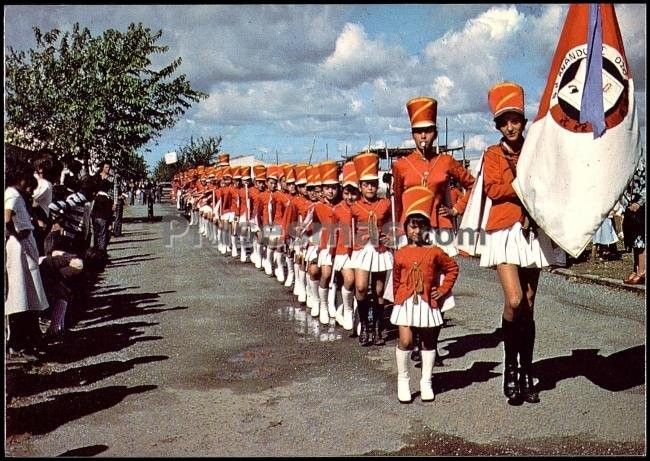 Majorettes y banda de cornetas y tambores en bancarrota (badajoz)