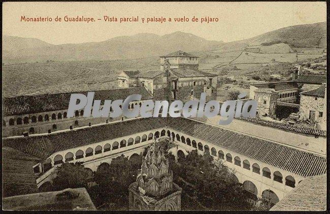 Monasterio de guadalupe a vista de pájaro, guadalupe (cáceres)