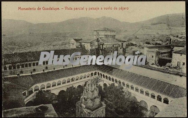 Monasterio de guadalupe a vista de pájaro, guadalupe (cáceres)