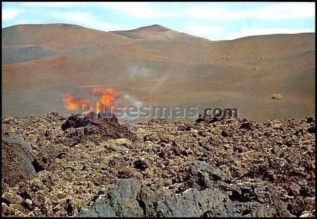 Lanzarote la isla de los volcanes. volcán y mar de lava (islas canarias)