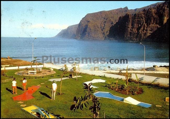 Acantilado los gigantes en el puerto santiago de guía de isora (santa cruz de tenerife)