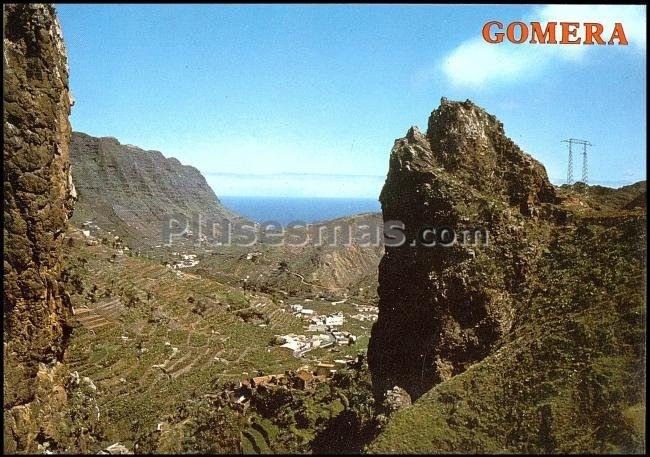 Los roques y valle de la hermigua en la gomera (tenerife)