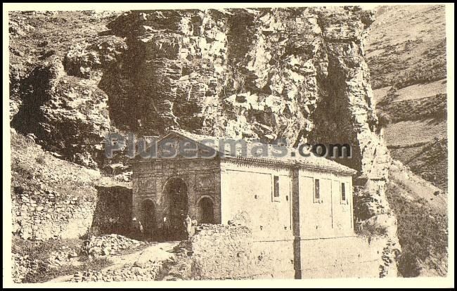 La ermita del santo cristo del monasterio benedictino valvanera (la rioja)