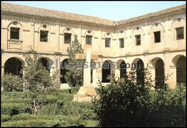 Claustro del monasterio de cañas del siglo xiii (la rioja)