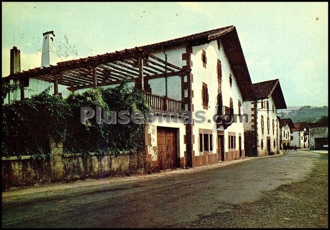 Calle y construcción en mugaire (navarra)