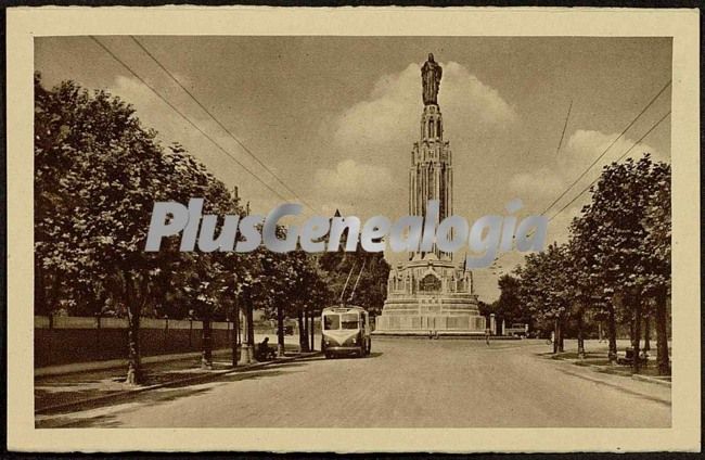 Monumento y calle de bilbao