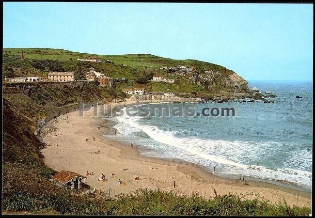 Vista parcial de la playa de arnao en castrillón (asturias)