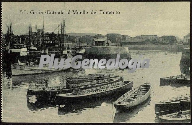 Entrada al muelle del fomento, gijón (asturias)