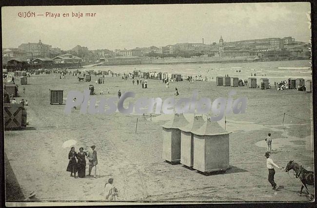 Playa en baja mar, gijón (asturias)