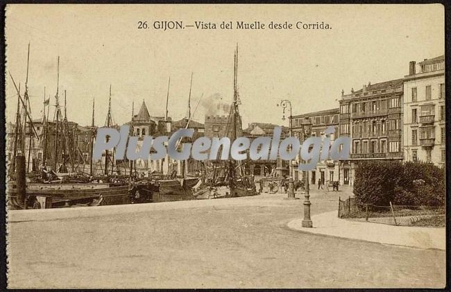 Vista del muelle desde corrida, gijón (asturias)