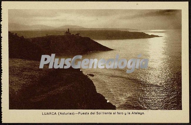 Puesta de sol frente al faro y la atalaya, luarca (asturias)