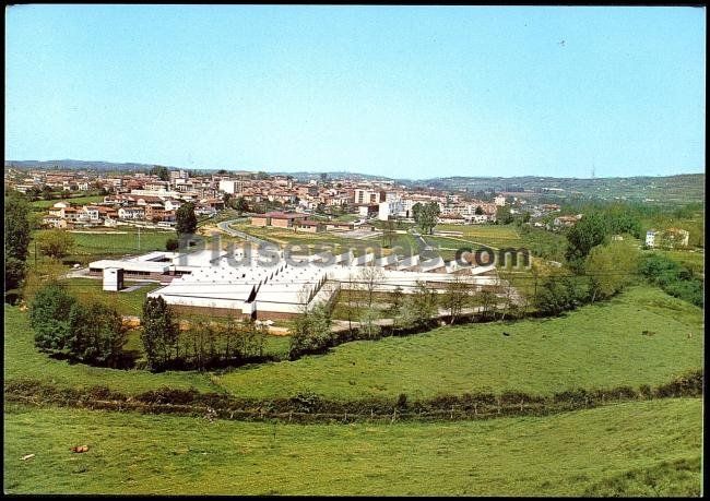 Centro de formación profesional y vista de la villa de noreña (asturias)