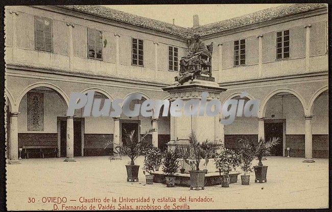 Claustro de la universidad y estatua del fundador. d. fernando de valdes salas. arzobispo de sevilla, oviedo (asturias)