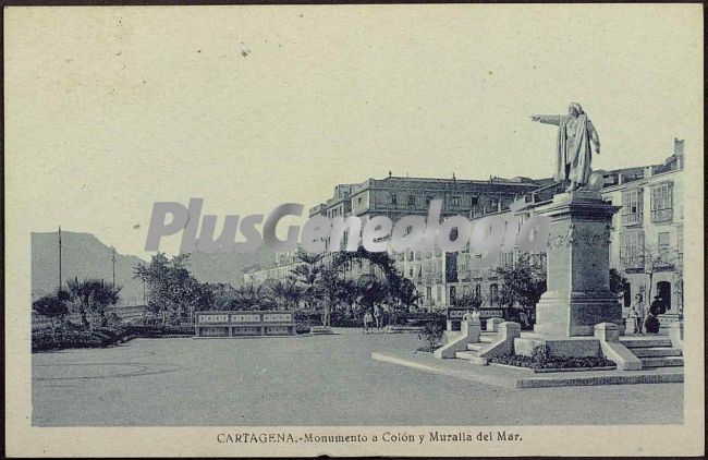 Monumento a colón y muralla del mar. cartagena (murcia)