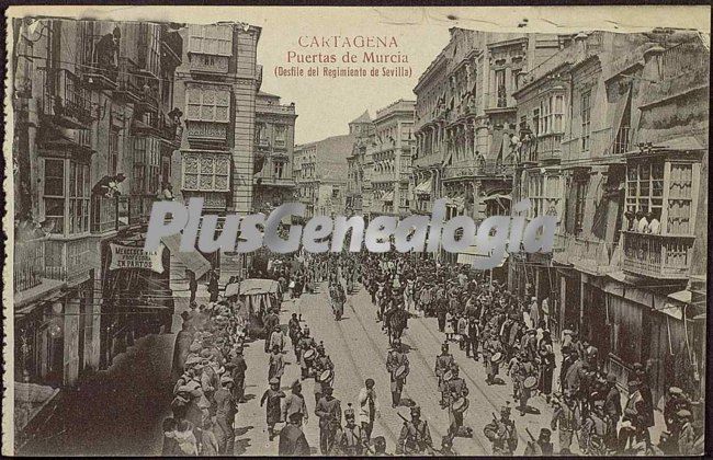 Puertas de murcia. desfile del regimiento de sevilla. cartagena (murcia)