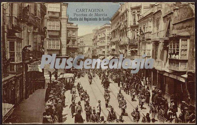 Puertas de murcia. desfile del regimiento de sevilla. cartagena (murcia)