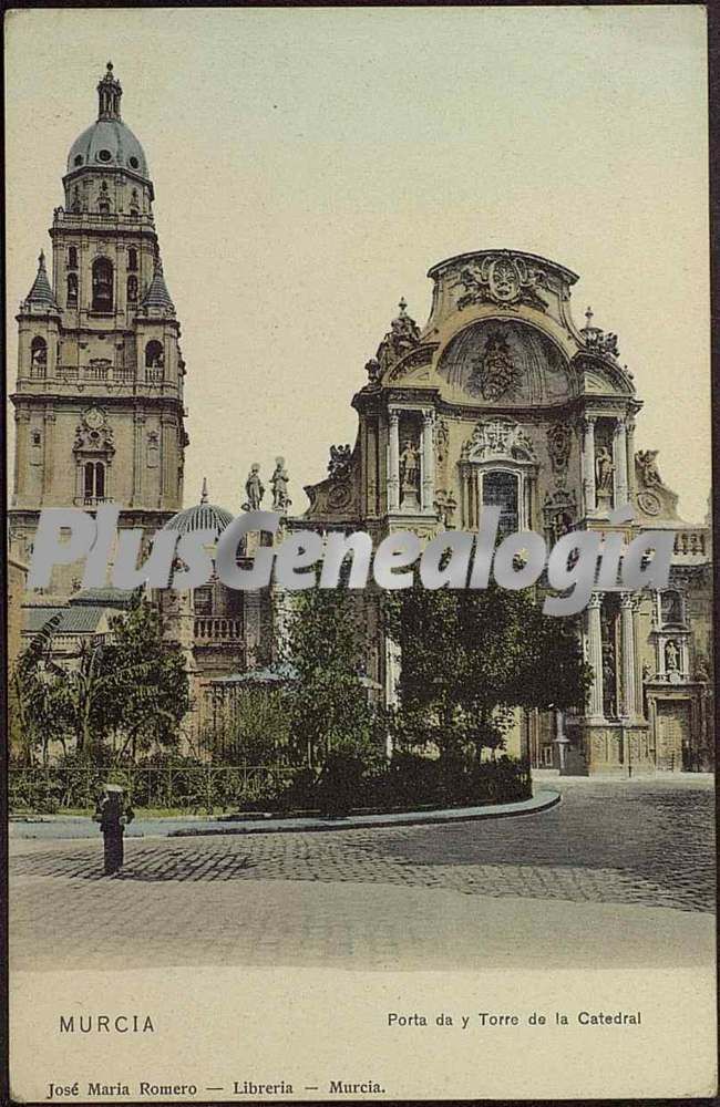 Portada y torre de la catedral, murcia