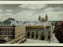 Vista alejada de la catedral de león