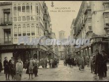 Calle de alfonso xii de valladolid con lugareños pasenado