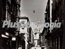 Una calle de valladolid en blanco y negro