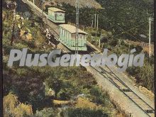 Cruce de coches en la línea del Funicular del Tibidabo en Barcelona