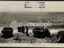 Tirando de la barca en la Playa de Canet de Mar (Barcelona)