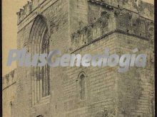 Vista vertical de la fachada vertical de la iglesia del monasterio de santa creus (tarragona)