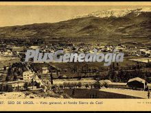 Vista general de seo de urgel (lleida) y al fondo sierra de cadí