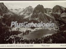 Vista total del lago de san mauricio del pirineo de lleida