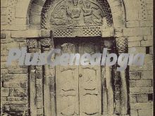 Porte nord de l´eglise en el valle de arán en bossots (lleida)