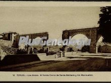 Los arcos de teruel. al fondo el cerro de santa bárbara y los mansuetos de teruel