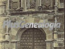 Puerta de la fachada principal de monasterio de piedra (zaragoza)