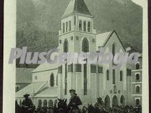 Desfile frente a la iglesia de arañones (huesca)