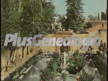 El patio de los cipreses en el generalife de la alhambra de granada