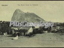 Vista del peñón de gibraltar desde la pedrera (blanco y negro)