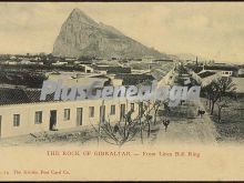 Vista lejana del peñón de gibraltar desde la línea