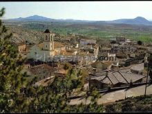 Vista parcial e iglesia de ntra. sra. de la asunción en tobarra (albacete)