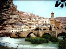 Vista parcial y puente romano en alcalá del júcar (albacete)