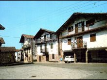 Plaza mayor en maya (navarra)