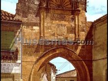 Puerta de aguilera en berlanga de duero (soria)