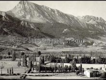 Vista parcial de burón, al fondo pico borin y macizo del yordas (león)