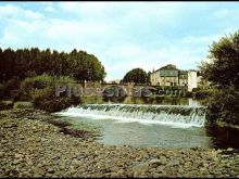 Puente sobre el río en cacabelos (león)