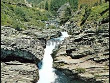 Cascada del pozo de la ferviente, en las hoces de pontedos de cármenes (león)