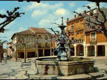 Plaza de josé antonio girón y detalle de la fuente en herrera de pisuerga (palencia)