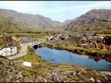 Antiguo poblado y nuevo puente en el río tera en ribadelago (zamora)