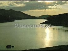 Puesta de sol en el embalse del burguillo en el tiemblo (ávila)