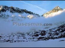 Cuchillar de las navajas y almanzor en la sierra de gredos (ávila)