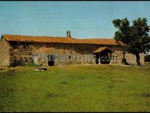 Ermita nuestra señora de izquierdos en amavida (ávila)