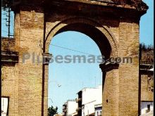 Arco de capuchinos en la avenida de josé antonio en andújar (jaén)