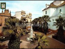 Plaza del corazón de jesús y ayuntamiento en la palma del condado (huelva)